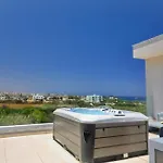 Seaview Luxury Jacuzzi & Pool! 2 Min