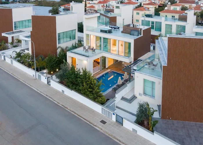 Seaview Luxury Jacuzzi & Pool! 2 Min Villa Protaras