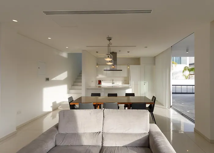 Seaview Luxury Jacuzzi & Pool! 2 Min Villa