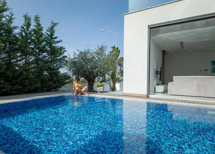 Seaview Luxury Jacuzzi & Pool! 2 Min Villa *