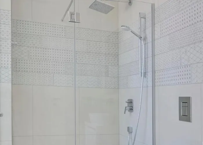 Seaview Luxury Jacuzzi & Pool! 2 Min * Protaras