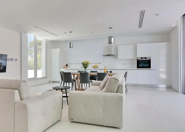 Seaview Luxury Jacuzzi & Pool! 2 Min *