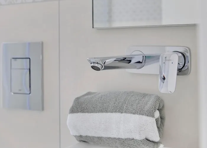 Seaview Luxury Jacuzzi & Pool! 2 Min