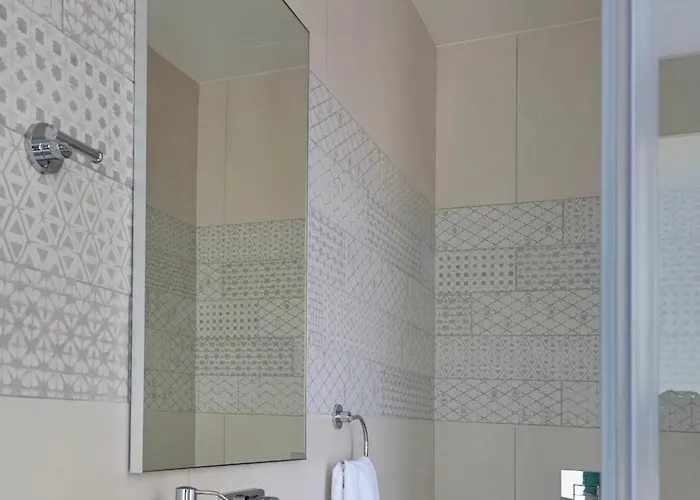 Seaview Luxury Jacuzzi & Pool! 2 Min Villa Protaras