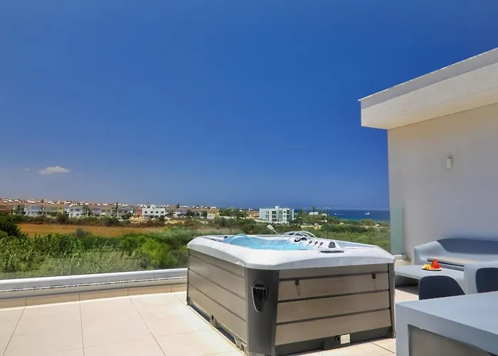 Seaview Luxury Jacuzzi & Pool! 2 Min