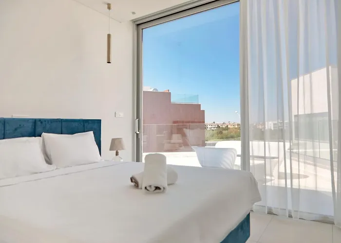 Seaview Luxury Jacuzzi & Pool! 2 Min *