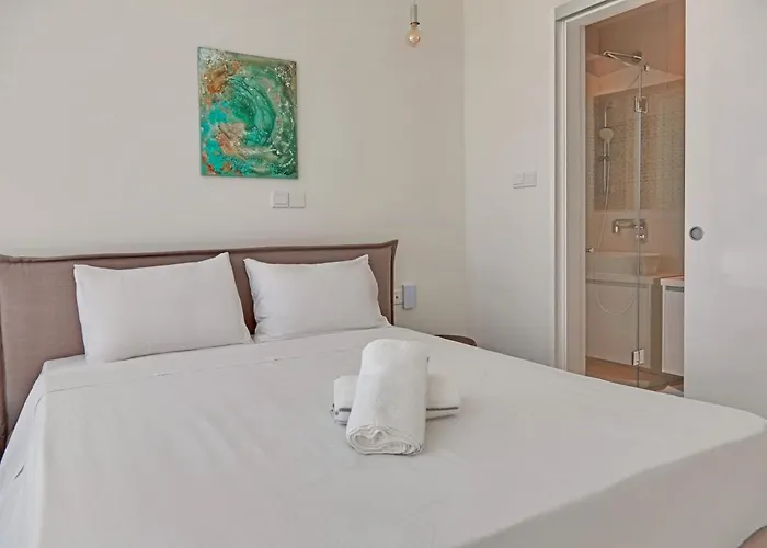 Villa Seaview Luxury Jacuzzi & Pool! 2 Min Protaras