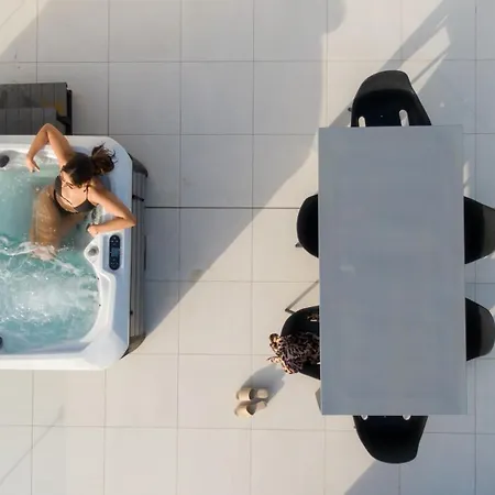 Seaview Luxury Jacuzzi & Pool! 2 Min Protaras