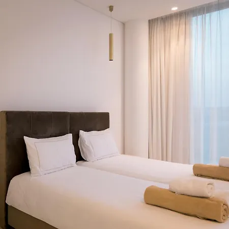 Seaview Luxury Jacuzzi & Pool! 2 Min Protaras