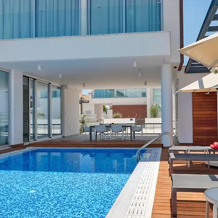 Seaview Luxury Jacuzzi & Pool! 2 Min