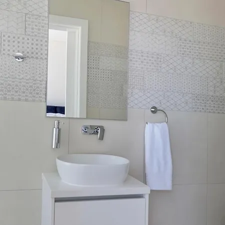 Seaview Luxury Jacuzzi & Pool! 2 Min Protaras