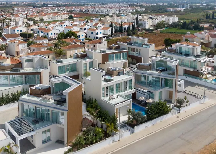 Villa Seaview Luxury Jacuzzi & Pool! 2 Min