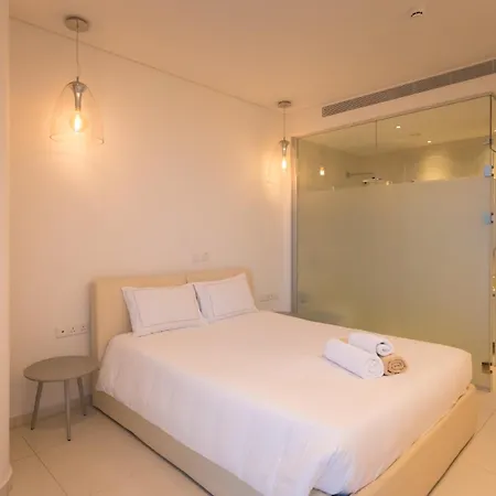 Seaview Luxury Jacuzzi & Pool! 2 Min فيلة