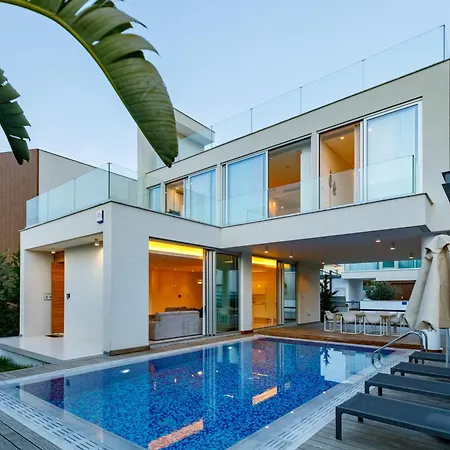 Seaview Luxury Jacuzzi & Pool! 2 Min * بروتاراس