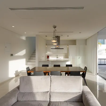 Seaview Luxury Jacuzzi & Pool! 2 Min فيلة