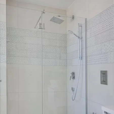 Seaview Luxury Jacuzzi & Pool! 2 Min * بروتاراس