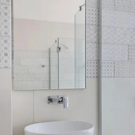 فيلة Seaview Luxury Jacuzzi & Pool! 2 Min بروتاراس