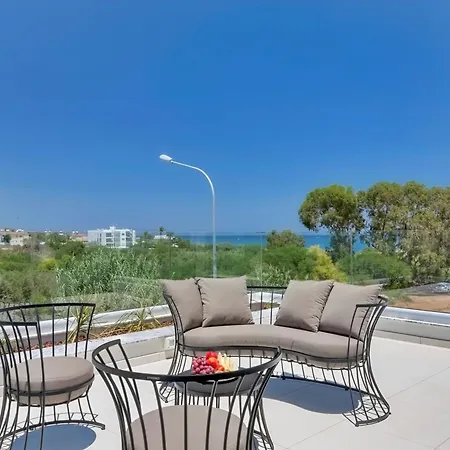 Seaview Luxury Jacuzzi&pool! 2 Min