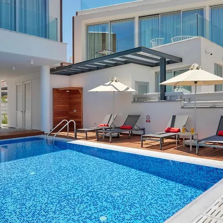 Seaview Luxury Jacuzzi & Pool! 2 Min Villa Protaras