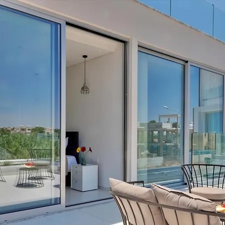 Seaview Luxury Jacuzzi & Pool! 2 Min Protaras