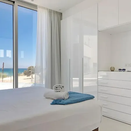 Seaview Luxury Jacuzzi & Pool! 2 Min Protaras