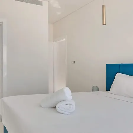 Seaview Luxury Jacuzzi&pool! 2 Min