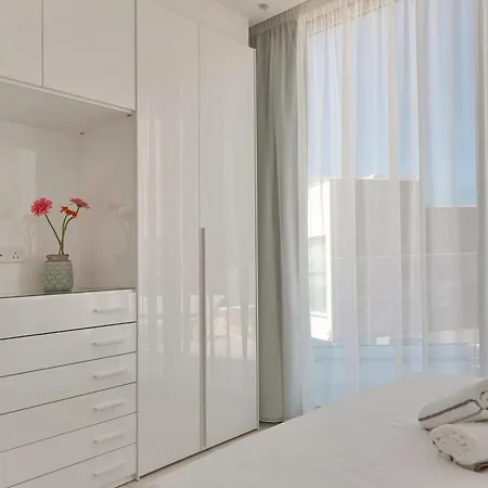 Seaview Luxury Jacuzzi & Pool! 2 Min فيلة بروتاراس