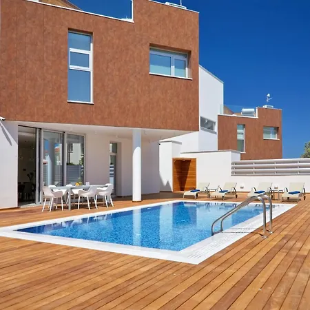 Seaview Luxury Jacuzzi & Pool! 2 Min Protaras