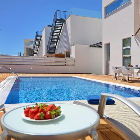Seaview Luxury Jacuzzi & Pool! 2 Min Villa Protaras