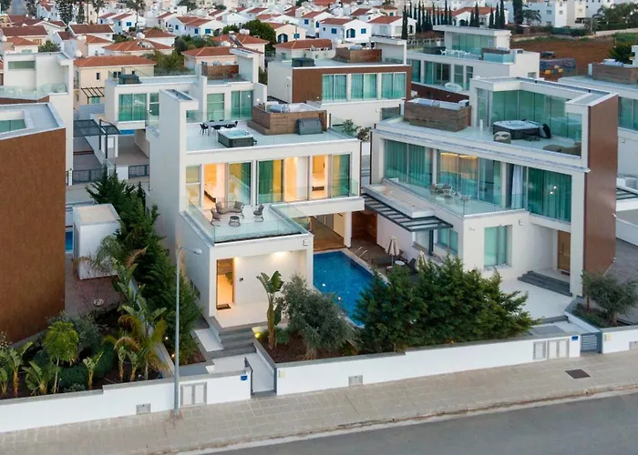 Seaview Luxury Jacuzzi & Pool! 2 Min *