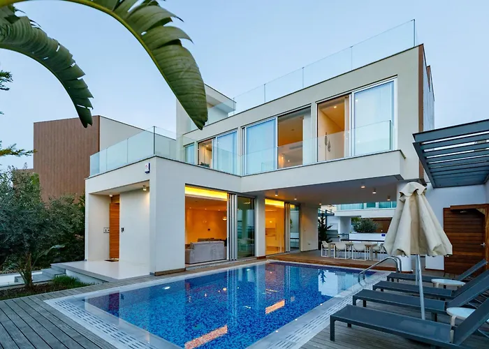 Seaview Luxury Jacuzzi & Pool! 2 Min * 普罗塔拉斯