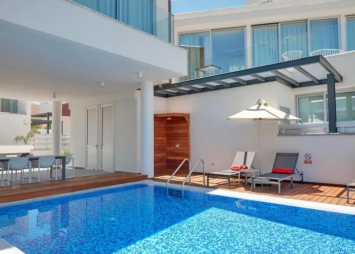 Seaview Luxury Jacuzzi & Pool! 2 Min * 普罗塔拉斯