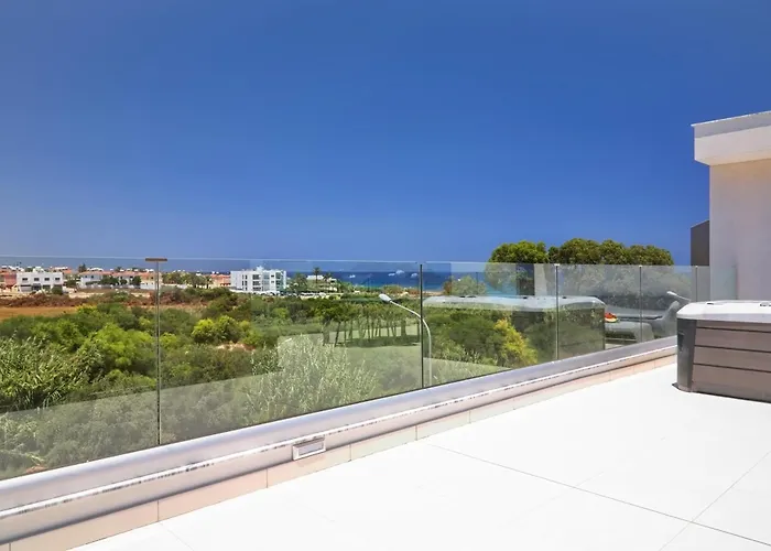 Seaview Luxury Jacuzzi & Pool! 2 Min * 普罗塔拉斯