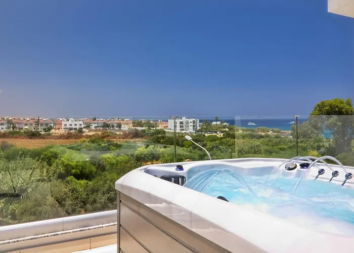 Seaview Luxury Jacuzzi & Pool! 2 Min * 普罗塔拉斯