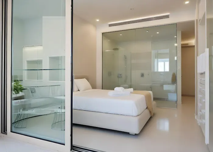 Seaview Luxury Jacuzzi & Pool! 2 Min Protaras